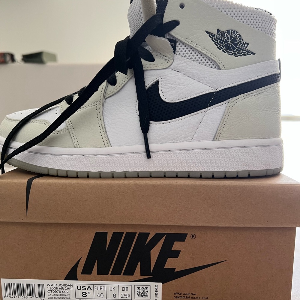 Nike Womens Air Jordan 1 High Zoom Comfort Light Bone